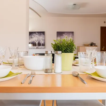 Spacious In The Center Lejlighed *